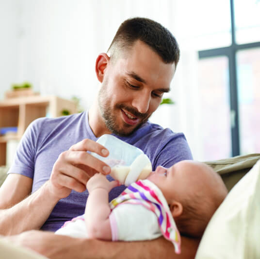 bac_dad_bottle_feeding