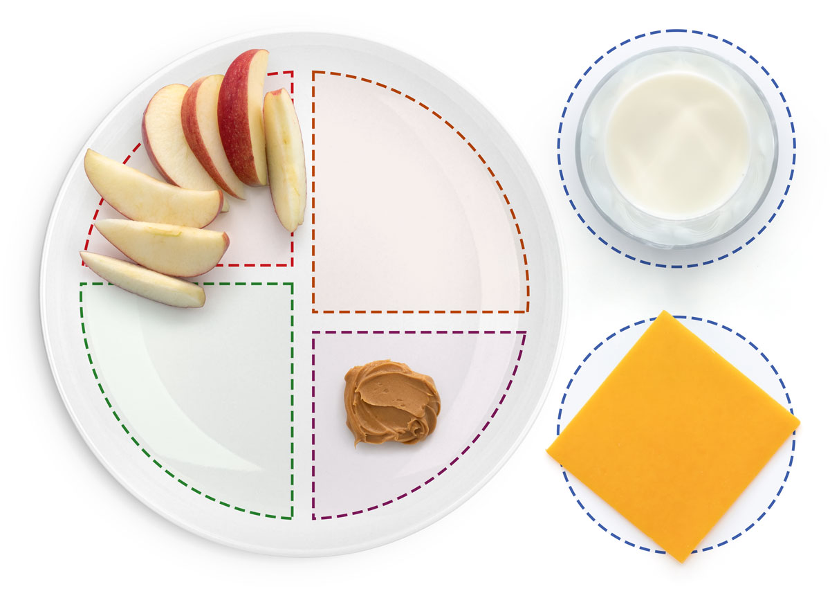 Rebanadas de manzana con mantequilla de frutos secos y queso